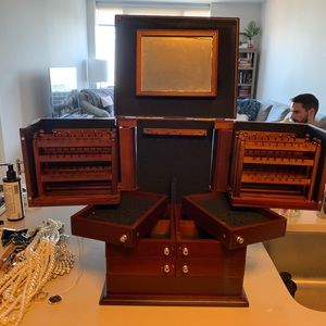 Lori Greiner Jewelry Organized